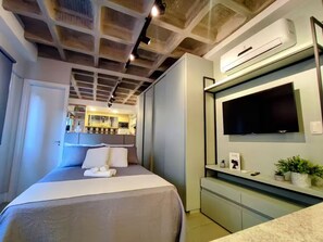 1 bedroom, desk, iron/ironing board, free WiFi - Lindo Studio em Frente ao Parque Farroupilha com Garagem (Farroupilha Porto Alegre)