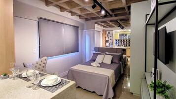 1 quarto, escrivaninha, ferros/tábuas de passar roupa, Wi-Fi de cortesia