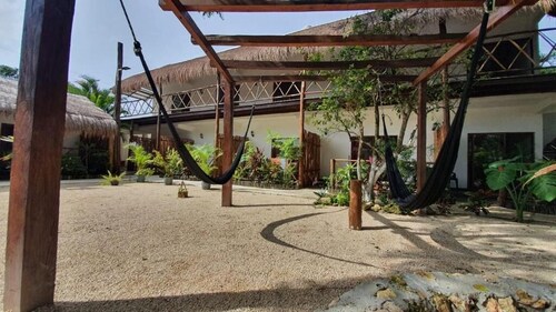 HOTEL CEDRO ROJO
