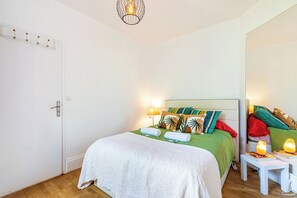 2 bedrooms, iron/ironing board, WiFi, bed sheets