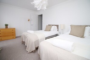 5 soverom, skrivebord, strykejern/-brett og wi-fi