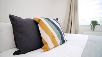 5 bedrooms, desk, iron/ironing board, WiFi