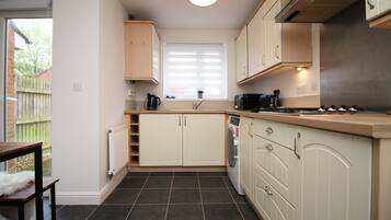 Fridge, microwave, oven, coffee/tea maker