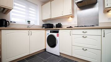 Fridge, microwave, oven, coffee/tea maker