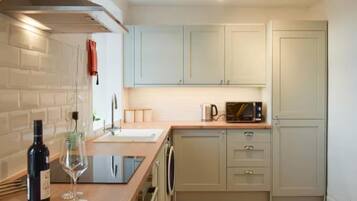 Apartment | Private kitchen | Fridge, microwave, oven, stovetop