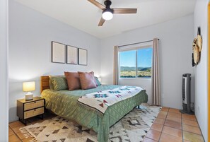 2 habitaciones, tabla de planchar con plancha y cuna de viaje 