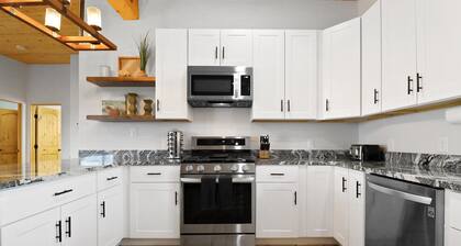 New Build! - Relax to the most Expansive sunsets east of the Rio Grande.