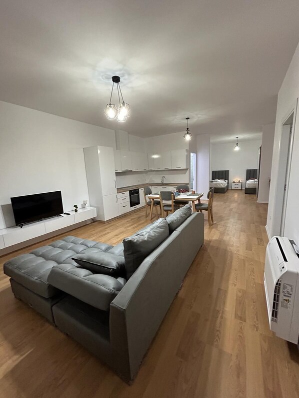 Living area - Super apartment with a view of the whole city, in komuna and Parisit area (Tiranë)