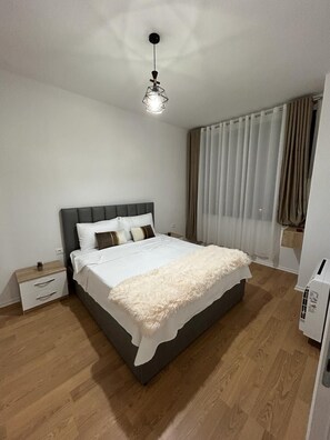 1 bedroom, WiFi, bed sheets - Super apartment with a view of the whole city, in komuna and Parisit area (Tiranë)