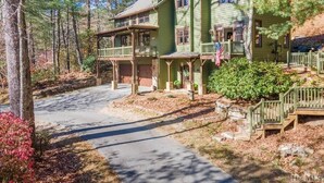 A two-story house with a porch, a garage, and a flag. - Fern Cliff - A cozy retreat in Cashiers (Cashiers)