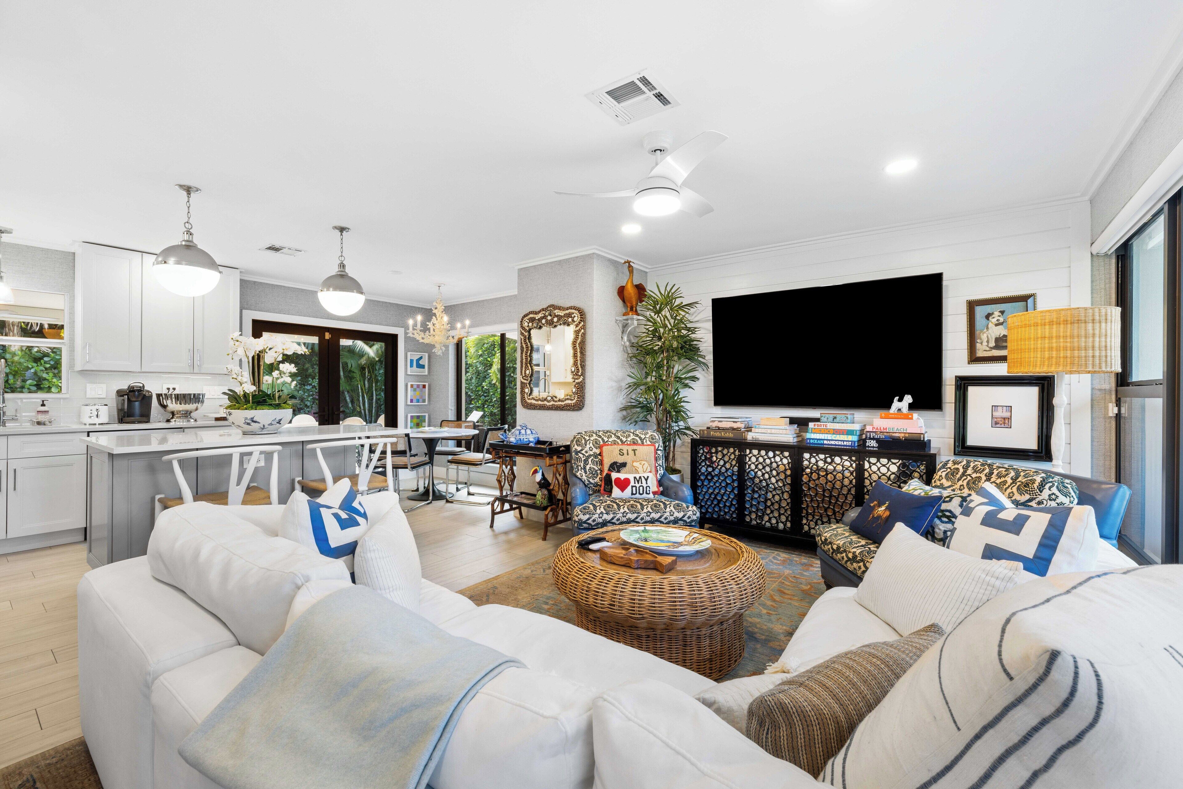 Téléviseur connecté, livres, chaîne audio