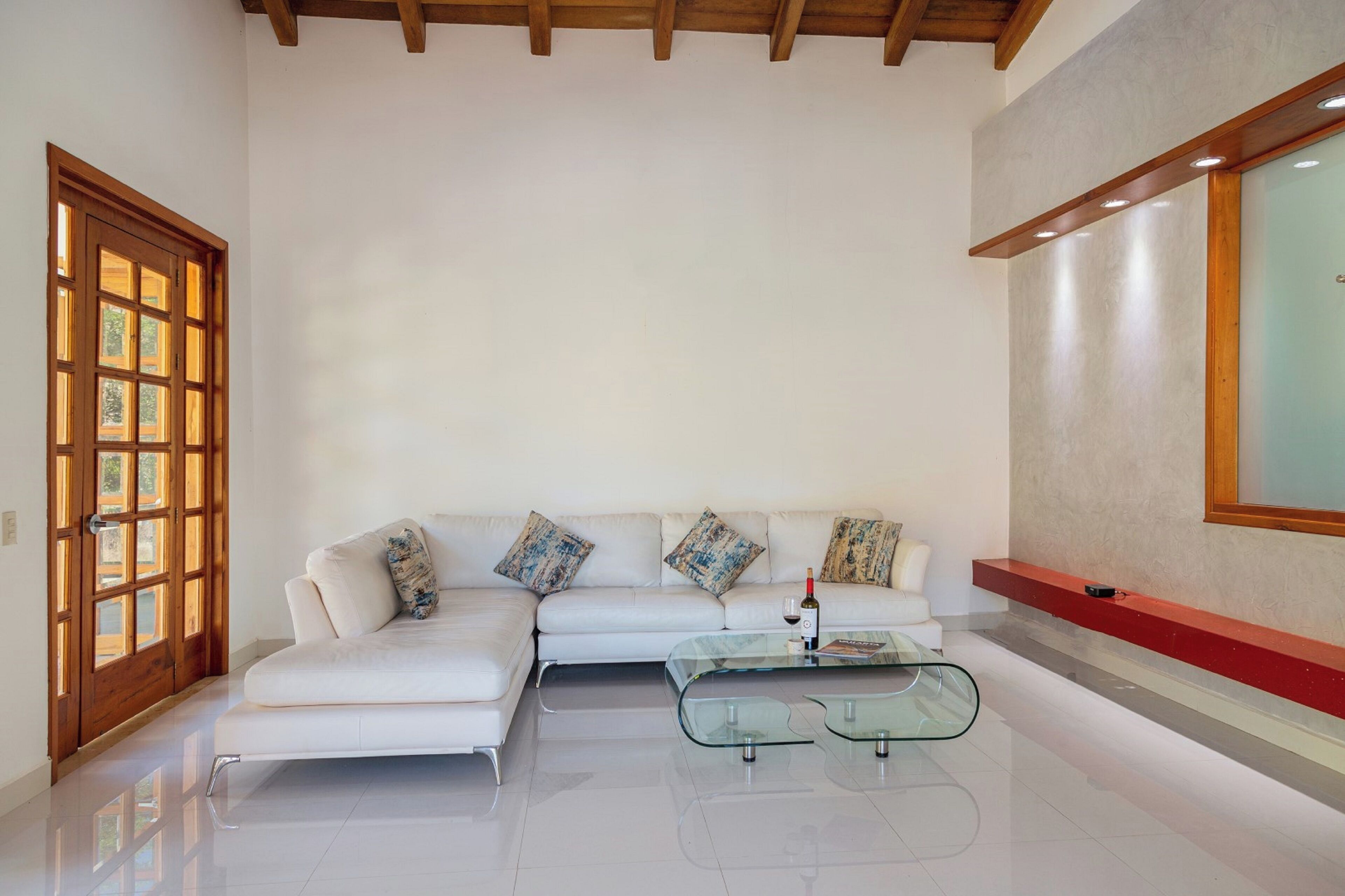 Junior Villa, Mountain View | Living area | 35-inch flat-screen TV with cable channels