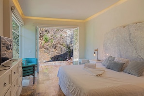Basic Villa, Mountain View | Hypo-allergenic bedding, individually decorated, individually furnished