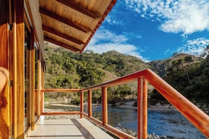 舒適別墅 | 浴室 | 淋浴設備、淋浴花灑、毛巾、肥皂