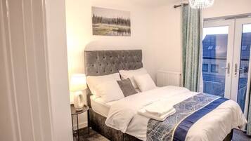 2 bedrooms, iron/ironing board, free WiFi, bed sheets
