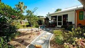 Property grounds - 7310 Holmes - Duplex 1 Bedroom / 1 Bath , maximum occupancy of 4 people. (Holmes Beach)