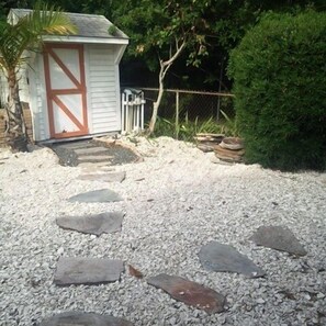 Unclassified image, 2 of 13, button