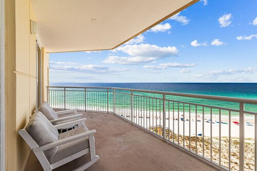 WaveSong: Luxurious Beachfront Condo at Navarre Beach. Sleeps 9