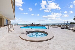 A heated pool - WaveSong: Luxurious Beachfront Condo at Navarre Beach. Sleeps 9 (Navarre)