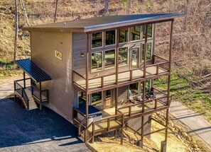 Exterior - Mountain Modern Couples Retreat Hot-Tub Views 10 mins to Gatlinburg (Gatlinburg)