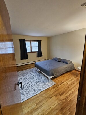 4 bedrooms, WiFi, bed sheets