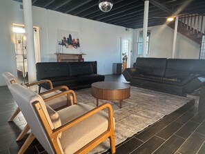 Smart TV - The River Hideaway : Relax, Stay & Play (Prospect)