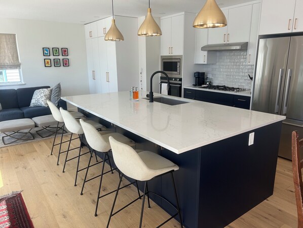 Fridge, microwave, oven, stovetop - Ocean view close to the best beach on the Sunshine Coast. (Gibsons)