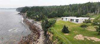 Luxury Oceanfront Cottage