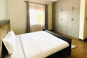 1 bedroom, iron/ironing board, free WiFi, bed sheets - 1 Bed Flat - Sleeps 2 - Parking - Wifi (Kampala)