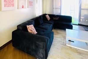 Living area - 1 Bed Flat - Sleeps 2 - Parking - Wifi (Kampala)