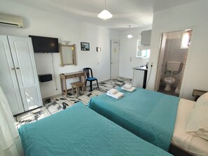 Standard Studio, Balcony, Beach View | In-room safe, soundproofing, free WiFi - Villa Polemis (Naxos)