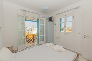 In-room safe, soundproofing, free WiFi - Villa Polemis (Naxos)