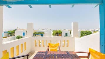 Apartamento clássico, sacada, vista para a praia | Terraço/pátio