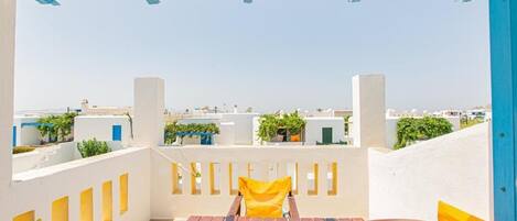 Klassiek appartement, balkon, uitzicht op het strand | Terras