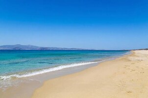 靠近海滩、白沙