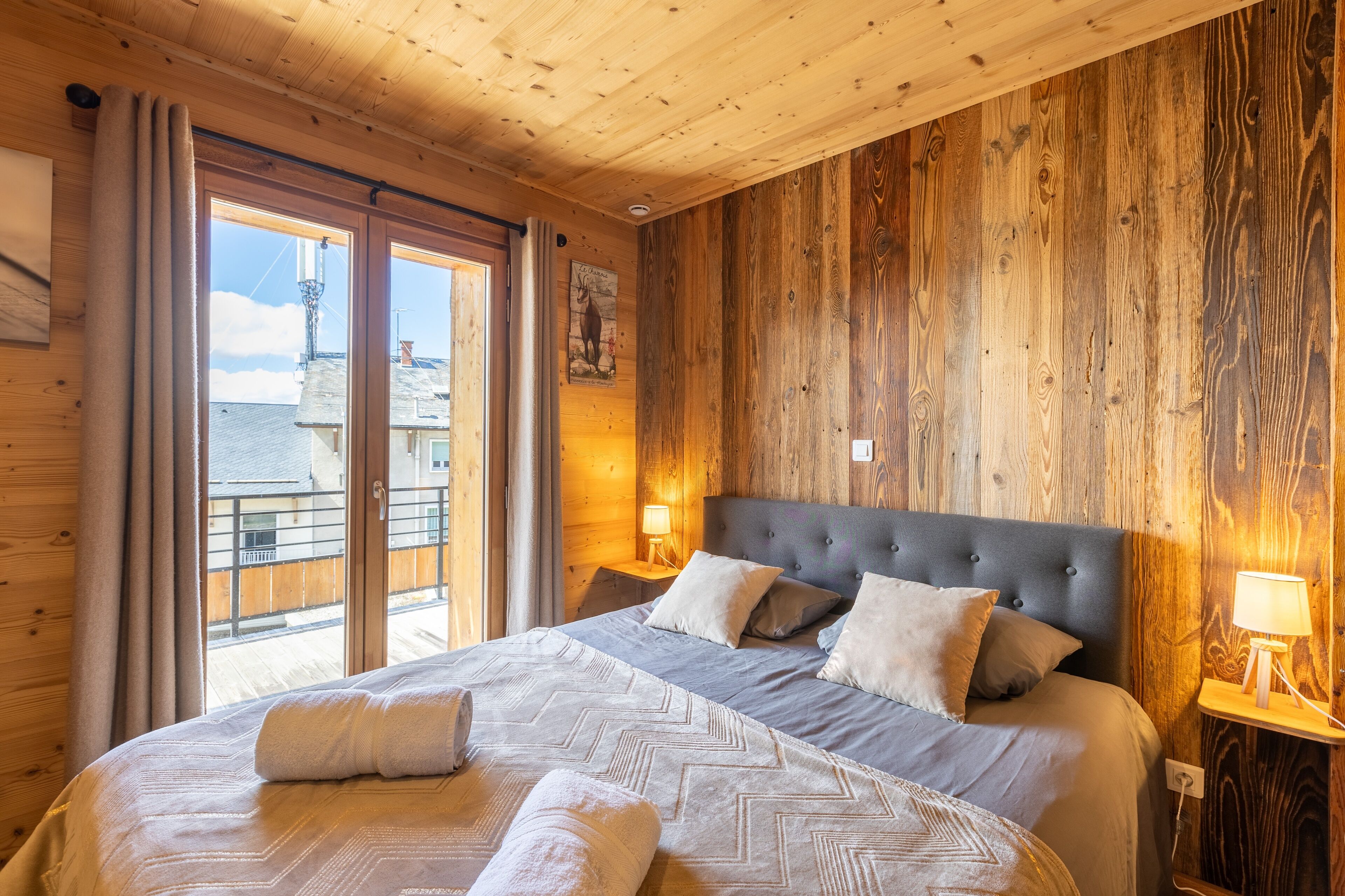 3 slaapkamers, een strijkplank/strijkijzer, gratis wifi, beddengoed