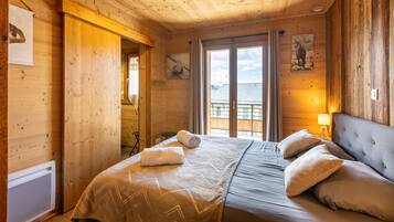 3 slaapkamers, een strijkplank/strijkijzer, gratis wifi, beddengoed