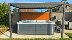 Bain à remous extérieur