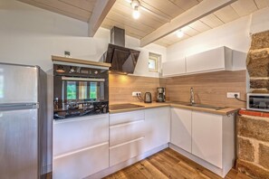 Kylskåp, mikrovågsugn, ugn och diskmaskin