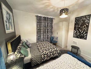 3 bedrooms, iron/ironing board, free WiFi, bed sheets - Sheffield - House - Sleeps 5 - Parking - Garden (Sheffield)