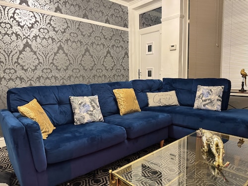 Sheffield - House - Sleeps 5 - Parking - Garden