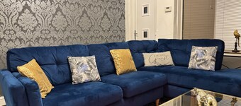 Sheffield - House - Sleeps 5 - Parking - Garden