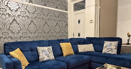 Sheffield - House - Sleeps 5 - Parking - Garden