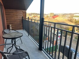 Luxury Room | Soundproofing, iron/ironing board, free WiFi