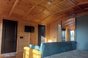 Luxury Room | Soundproofing, iron/ironing board, free WiFi