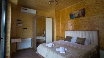 Deluxe Apartment, Balcony, City View | Soundproofing, iron/ironing board, free WiFi