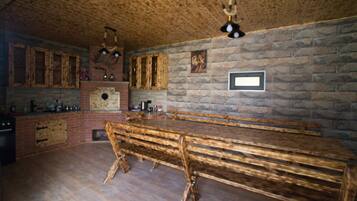 Deluxe Apartment, Balcony, City View | Private kitchen | Cookware/dishes/utensils