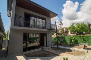 Deluxe Apartment, Balcony, City View | Soundproofing, iron/ironing board, free WiFi