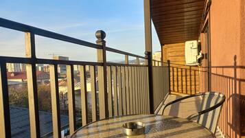 Luxury Room | Soundproofing, iron/ironing board, free WiFi