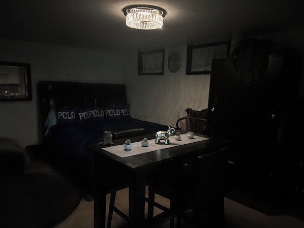 1 chambre, fer et planche à repasser, Wi-Fi, literie fournie
